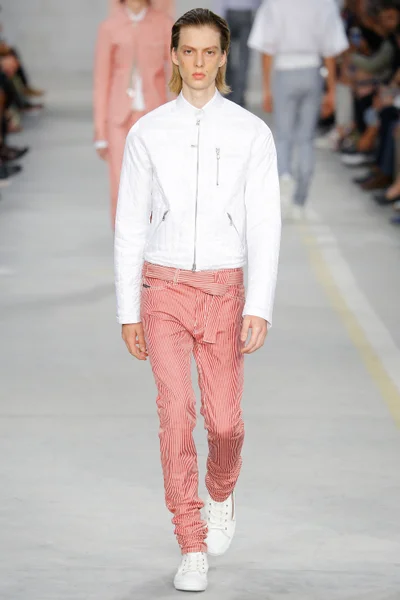 Look 28